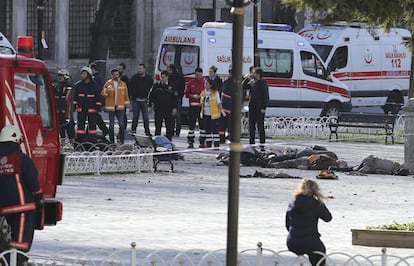 Deu persones han mort i 15 han resultat ferides per una explosió registrada a la plaça de Sultanahmet, al cor turístic d'Istanbul.