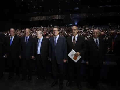 El presidente Artur Mas y los consejeros Andreu Mas-Colell y Felip Puig, junto a los líderes de las patronales.