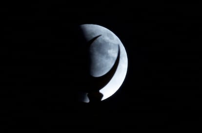 La eclipse lunar en una imagen tomada en Doha (Qatar). 