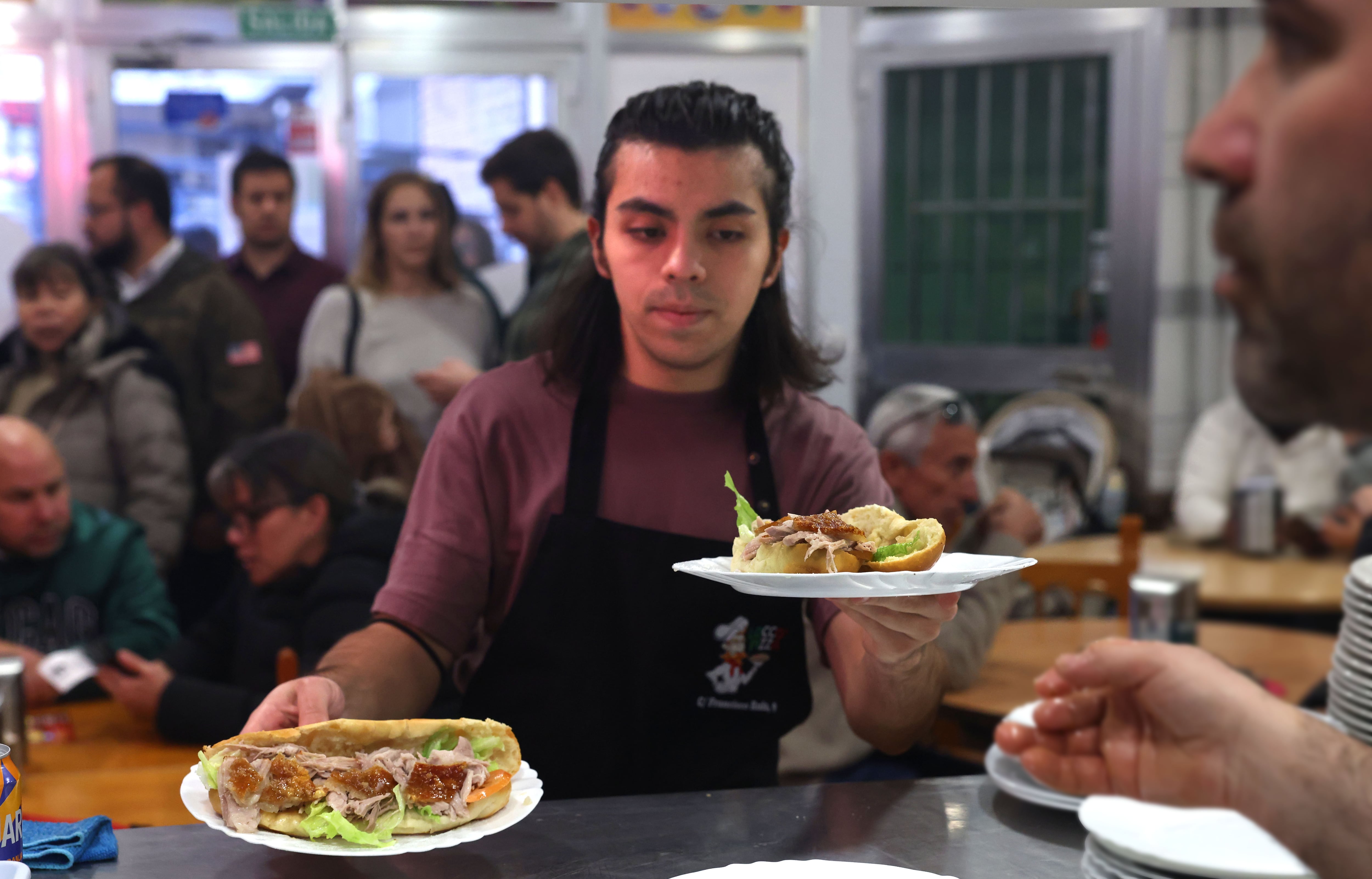 Los bocadillos de Loco Pizza crean mucha expectación en su nuevo local.