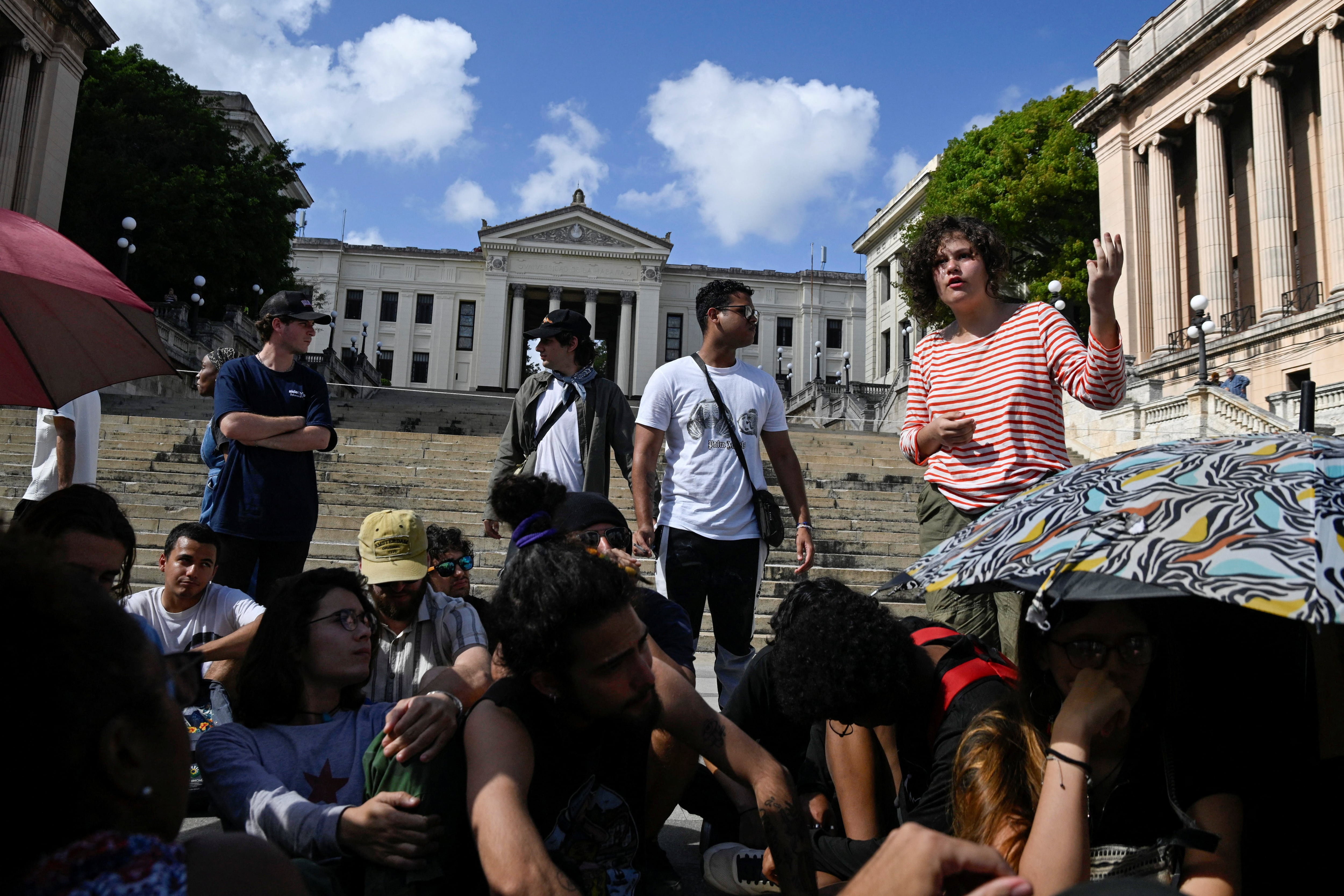 El descontento en Cuba empieza a tomar forma con cacerolazos y asambleas estudiantiles
