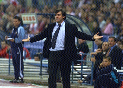 Marcos Alonso, el día de su debut como entrenador del Atlético ante el Racing de Ferrol (1-1) en octubre de 2000.