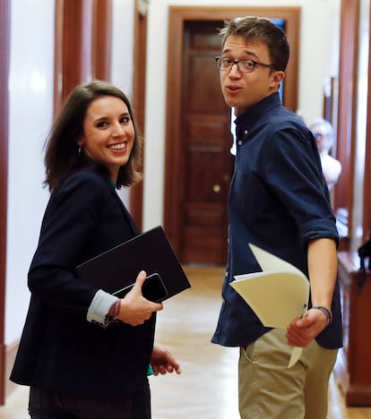 Los diputados de Podemos Irene Montero e Íñigo Errejón, a su llegada a la reunión de la Junta de Portavoces del Congreso de los Diputados, el 26 de octubre de 2016.