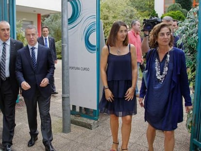 El lehendakari Urkullu y el rector de la Universidad de Mondragón, Iosu Zabala, junto a la consejera Edurne Uriarte y la secretaria general de la citada universidad, Idoia Peñacoba.