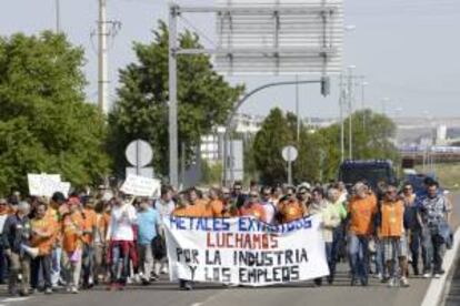 Imagen de una manifestación de trabajadores de Metales Extruidos, el pasado mes de junio. EFE/Archivo