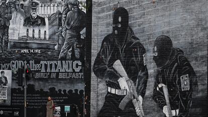Murales de Belfast en apoyo de los grupos paramilitares unionistas