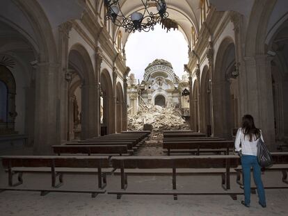 Interior de la iglesia de Santiago, con el crucero hundido.