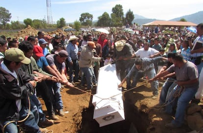 El entierro del niño de 11 años en Michoacán.