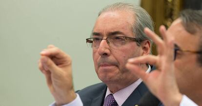 Eduardo Cunha ao lado de seu advogado, em julho.