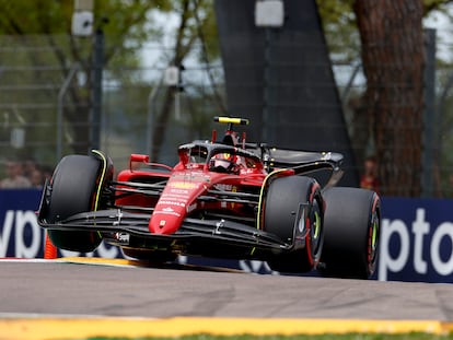 Carlos Sainz, en el circuito de Imola durante el GP de Emilia-Romagna.