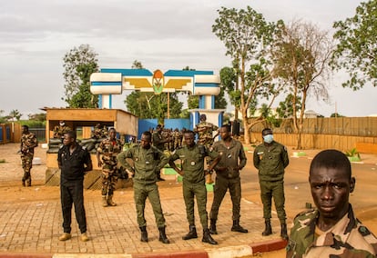 Niger's  security forces stands guard as pro junta supporters take part in a demonstration in front of a French army base in Niamey, Niger, August 11, 2023.