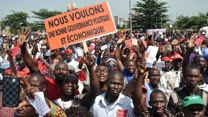 Manifestación en Bamako (Malí) a favor de mejoras políticas y económicas. / HABIBOU KOUYATE (AFP)