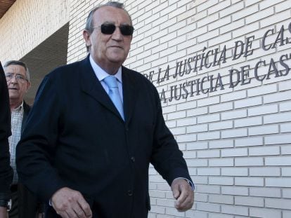 El expresidente de la Diputación de Castellón Carlos Fabra, antes de declarar ante la juez.