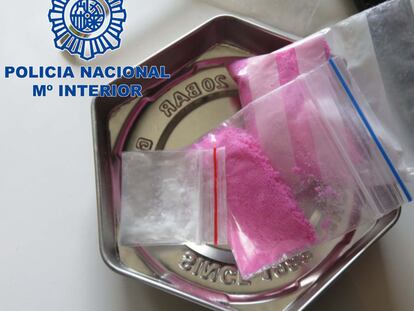 La Policía Nacional de Colombia distribuye imágenes de la cocaína rosada o  “polvo rosado”.