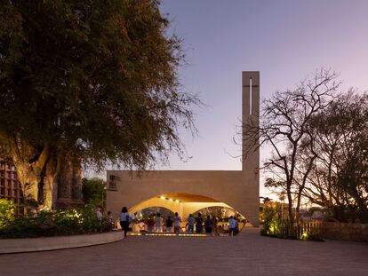 Exterior del templo ideado por Camilo Restrepo, Dellekamp/Schleich y AGENdA en Jojutla (México).