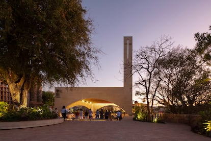 Exterior del templo ideado por Camilo Restrepo, Dellekamp/Schleich y AGENdA en Jojutla (México).