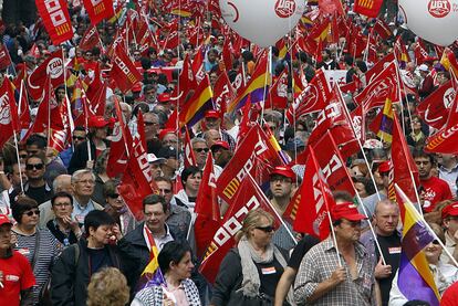 Sindicalistas, en el Primero de Mayo. El poder de las centrales puede verse afectado por otra reforma de los convenios.