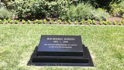 La tumba de Nixon, en el jardín de la casa donde nació, en Los Ángeles.
