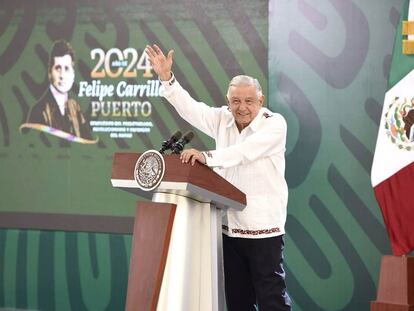 Andrés Manuel López Obrador durante su conferencia matutina, en Ciudad Victoria, Tamaulipas.