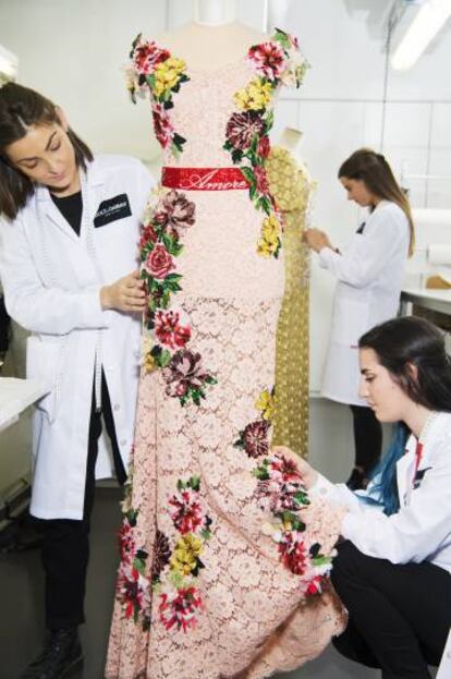 Costureras del taller de Dolce&Gabbana.