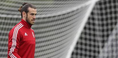 Bale, ayer en el campo de entrenamiento de Gales.