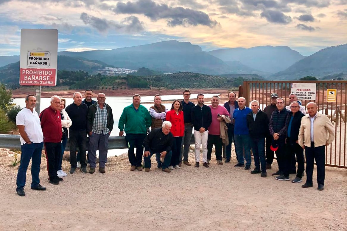 Un pantano en el dique seco en Jaén: los agricultores no pueden regar y el agua se desperdicia desde hace una década