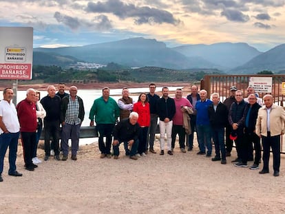 Una protesta de agricultores frente a la presa de Siles imagen de la Unión de Pequeños Agricultores