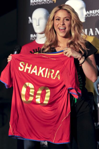 Shakira, con la camiseta de la selección española.