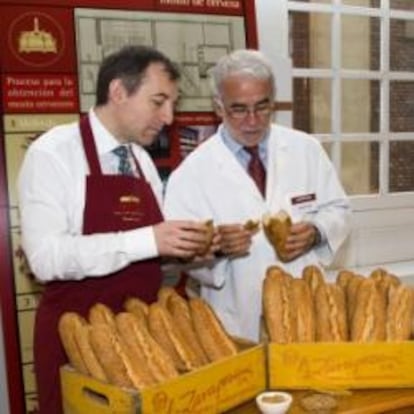 Jorge Pastor y Antonio Fumanal, maestros panadero y cervecero, presentan el nuevo pan