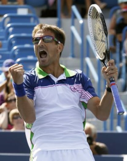 Tommy Robredo celebra su victoria ante Djokovic