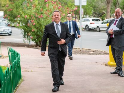 El presidente de Castilla-La Mancha, Emiliano García-Page, llega al acto de conmemoración del 50º Aniversario del Parque Empresarial Campollano, el 12 de junio en Albacete.