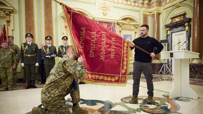 Volodímir Zelenski, durante el evento con el ejército ucranio con motivo del Día de las Fuerzas Armadas, este miércoles en Kiev.