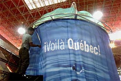 Últimos preparativos antes de la inauguración de la feria, el jueves en el pabellón de Quebec.