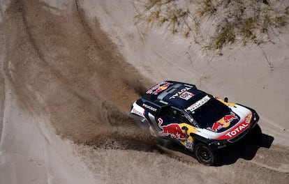 Detalle de la décima etapa del equipo de Carlos Sainz y Lucas Cruz entre Salta y Belén (Argentina), el 16 de enero.