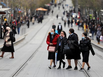 Ambiente en una calle de Jerusalén este jueves, tres días antes del tercer confinamiento de Israel.