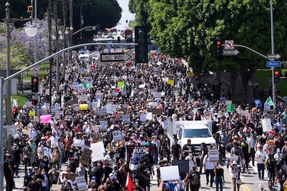 Las protestas iniciaron el viernes 6 de junio, provocadas tras el arresto de al menos 44 inmigrantes. Estos hechos ocasionaron que algo más de 1.000 manifestantes se plantaran frente al centro federal de detención migratoria ubicado al centro de Los Ángeles.
