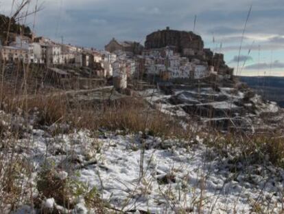 Llegan las primeras nieves del año al pueblo castellonense.