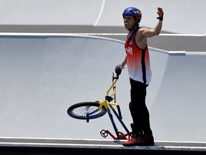 El venezolano Daniel Dhers tras terminar su competencia este domingo en el Parque de Deportes Urbanos de Ariake en Tokio (Japón).
