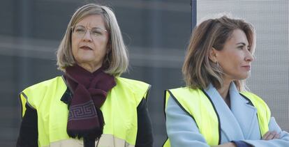 La presidenta de Adif, Marisa Domínguez, junto a la ministra de Transportes, Raquel Sánchez.