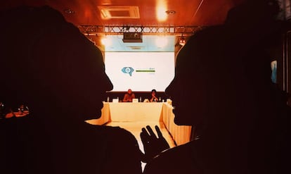Fama Reyane Sow (izquierda) y Sara Maurin Kane (derecha), minutos antes de presentar su proyecto en el Festival Internacional de Cine Documental MiradasDoc.