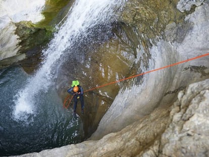 Descenso de barrancos en la sierra de Guara, en el Prepirineo de Huesca.