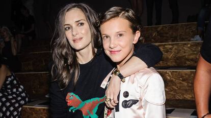 Winona Ryder y Millie Bobby Brown en Nueva York en 2016.