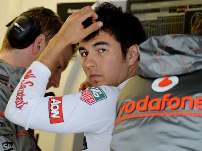 El piloto Sergio P&eacute;rez en los talleres de su equipo en el Gran Premio de Canad&aacute;. 