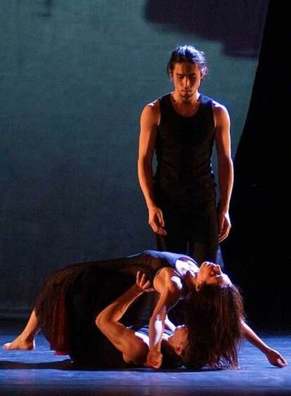 Una escena de <i>eau,</i> la coreografía que representará la Compañía de Danza de Carolyn Carlson en la Expo de Zaragoza los próximos días 5, 6 y 7 de agosto.
Foto: Frederic Iovino