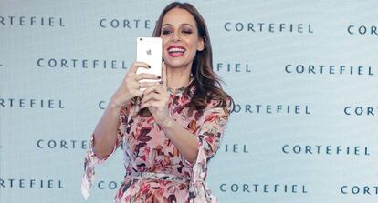 Eva Gonzalez en la presentación de la campaña de Cortefiel 'Algo que compartir' este jueves en Madrid.