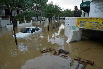 Inundaciones en la localidad de Platja d'Aro, en Girona, tras las intensas lluvias caídas ayer.