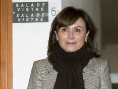 Maite Areal, esposa de Matas, a la salida del juzgado en 2010.