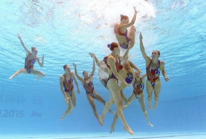 Una de las imágenes bajo el agua de cómo el equipo canadiense realizó su ejercicio.