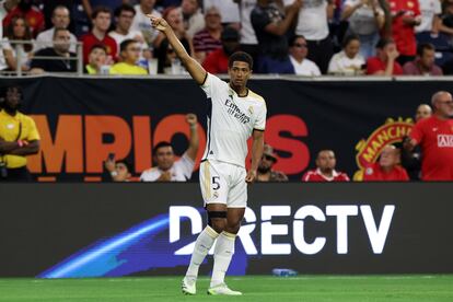 Jude Bellingham celebra su gol al United, el primero que marca con el Real Madrid.