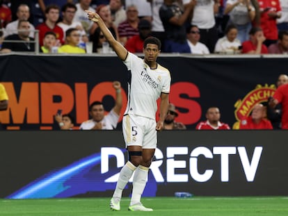 Jude Bellingham celebra su gol al United, el primero que marca con el Real Madrid.